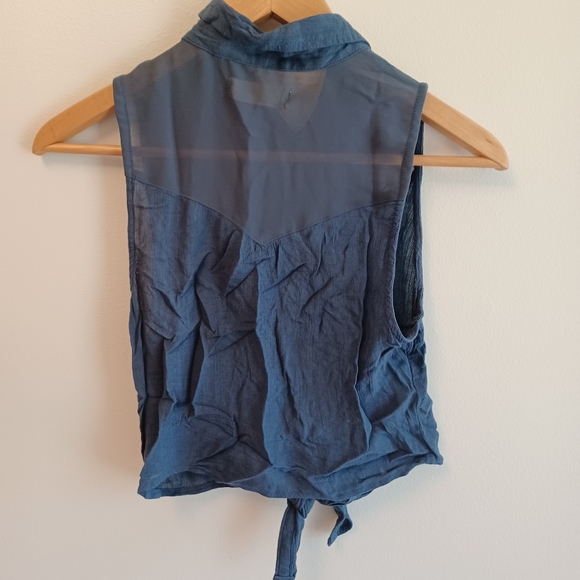 Hollister crop top with tie - Picture 2 of 4